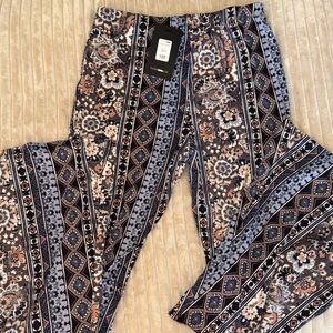 🆕 Paisley Buttery Soft Flare Pants - Size M